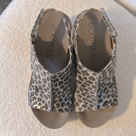 Corkys Women's Metallic Gold Leopard Sandal Size 7 - Picture 4 of 6